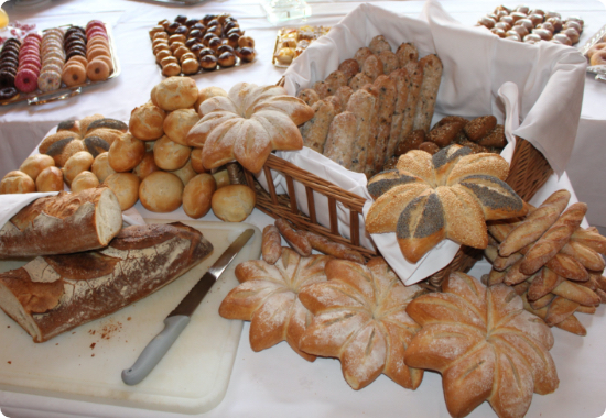 buffet-dessert-pain-tradition-alsace-repas-domaine-st-jacques
